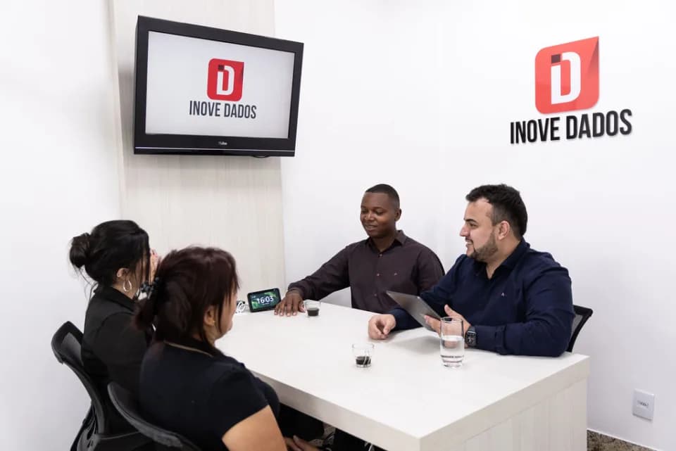 Ambiente de trabalho da Inove Dados em Belo Horizonte