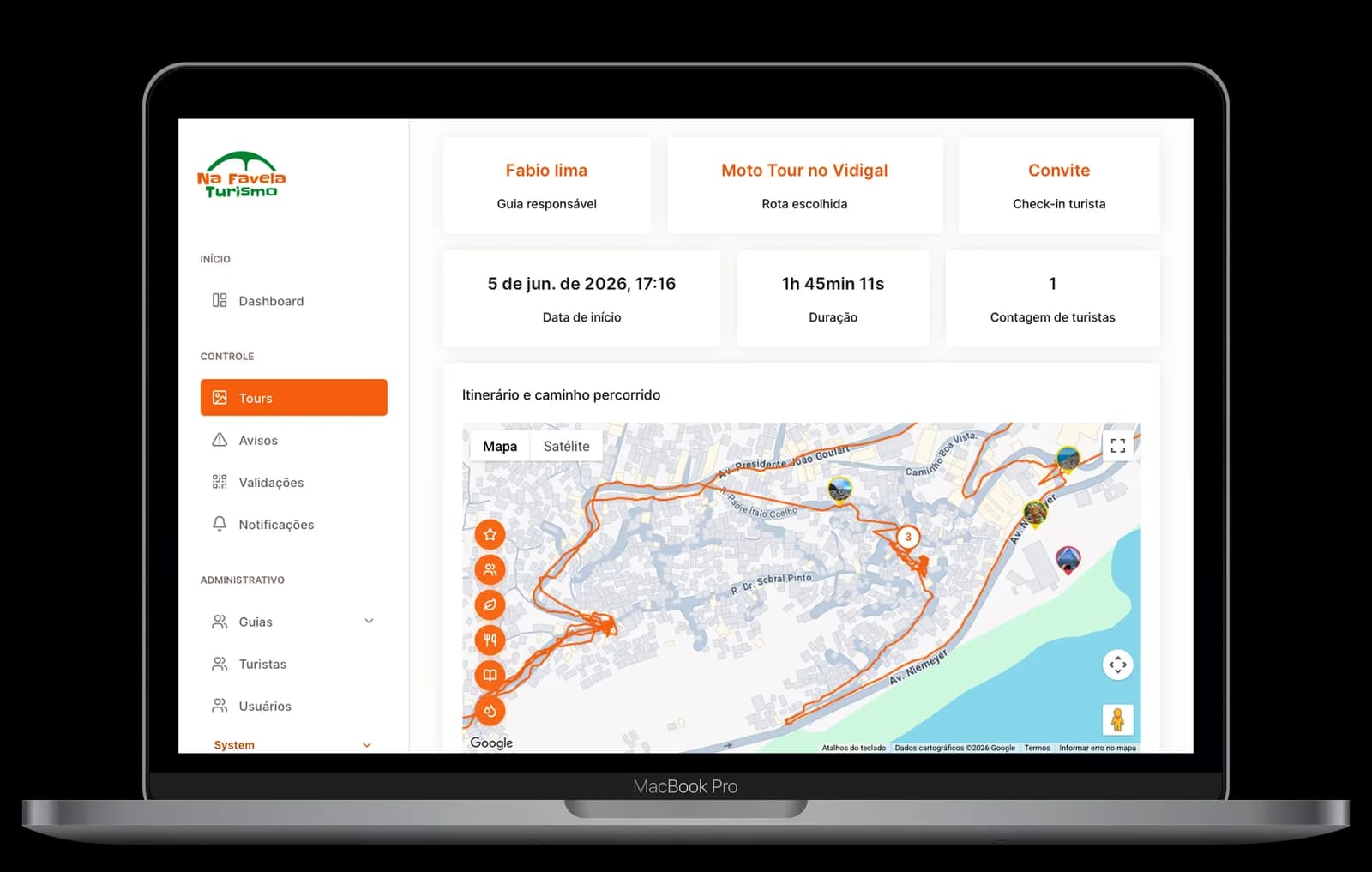 Painel do Na Favela Turismo em notebook, sistema de turismo desenvolvido pela Inove Dados